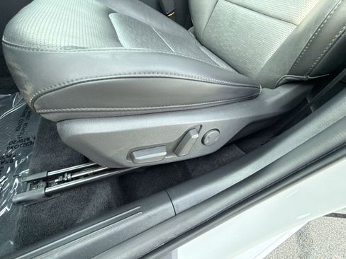 Used 2024 Kia Niro SX Touring image 12