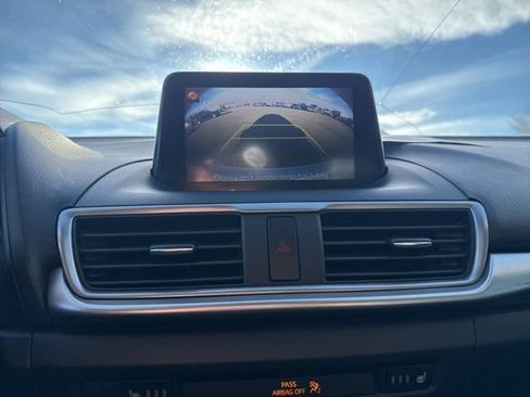 Used 2018 MAZDA MAZDA3 Touring image 13