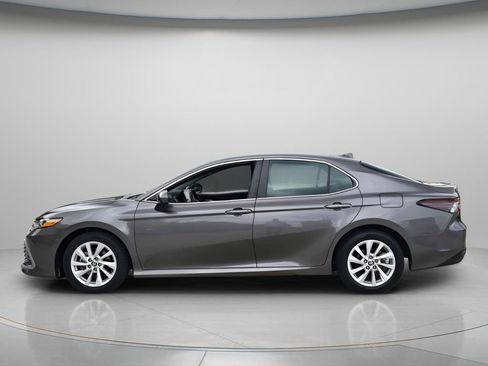 Used 2023 Toyota Camry LE image 3