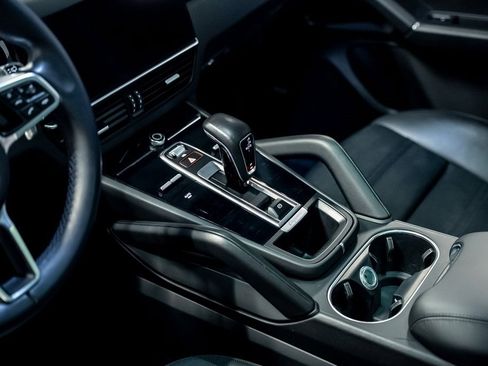 Used 2022 Porsche Cayenne S Platinum image 59