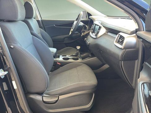Used 2019 Kia Sorento L FWD image 11