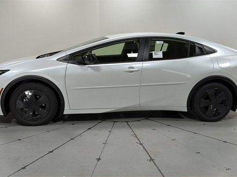 New 2026 Toyota Prius Plug-In Hybrid image 8