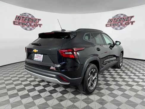 Used 2024 Chevrolet Trax LT image 7