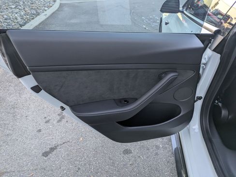 Used 2021 Tesla Model 3 Performance image 28