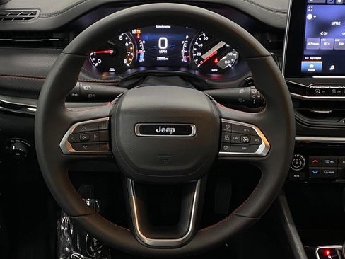 Used 2025 Jeep Compass Trailhawk AWD/4WD image 73
