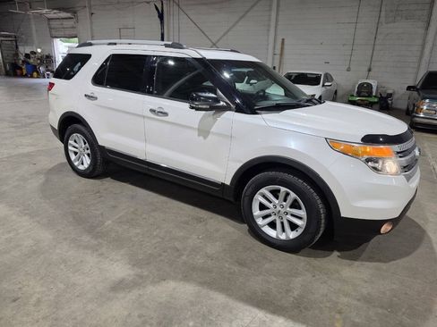 Used 2013 Ford Explorer XLT AWD/4WD image 16