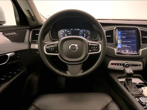 Used 2017 Volvo XC90 T6 Momentum w/ Vision Package AWD/4WD image 4