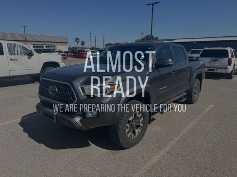 Used 2018 Toyota Tacoma TRD Off-Road AWD/4WD image 2