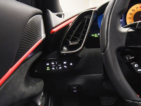 Used 2023 Ferrari Roma Nero Daytona image 39