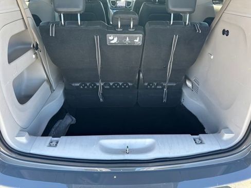 Used 2020 Chrysler Pacifica Touring-L Plus w/ Tire & Wheel Group image 23