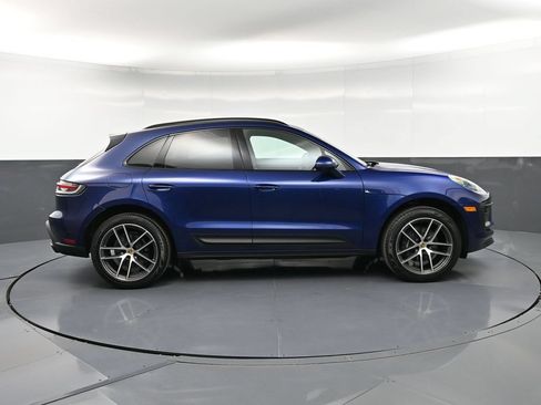 Certified 2025 Porsche Macan AWD/4WD image 9