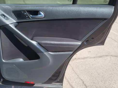 Used 2016 Volkswagen Tiguan S image 17