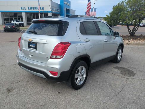 Used 2018 Chevrolet Trax LT w/ LT Convenience Package FWD image 8
