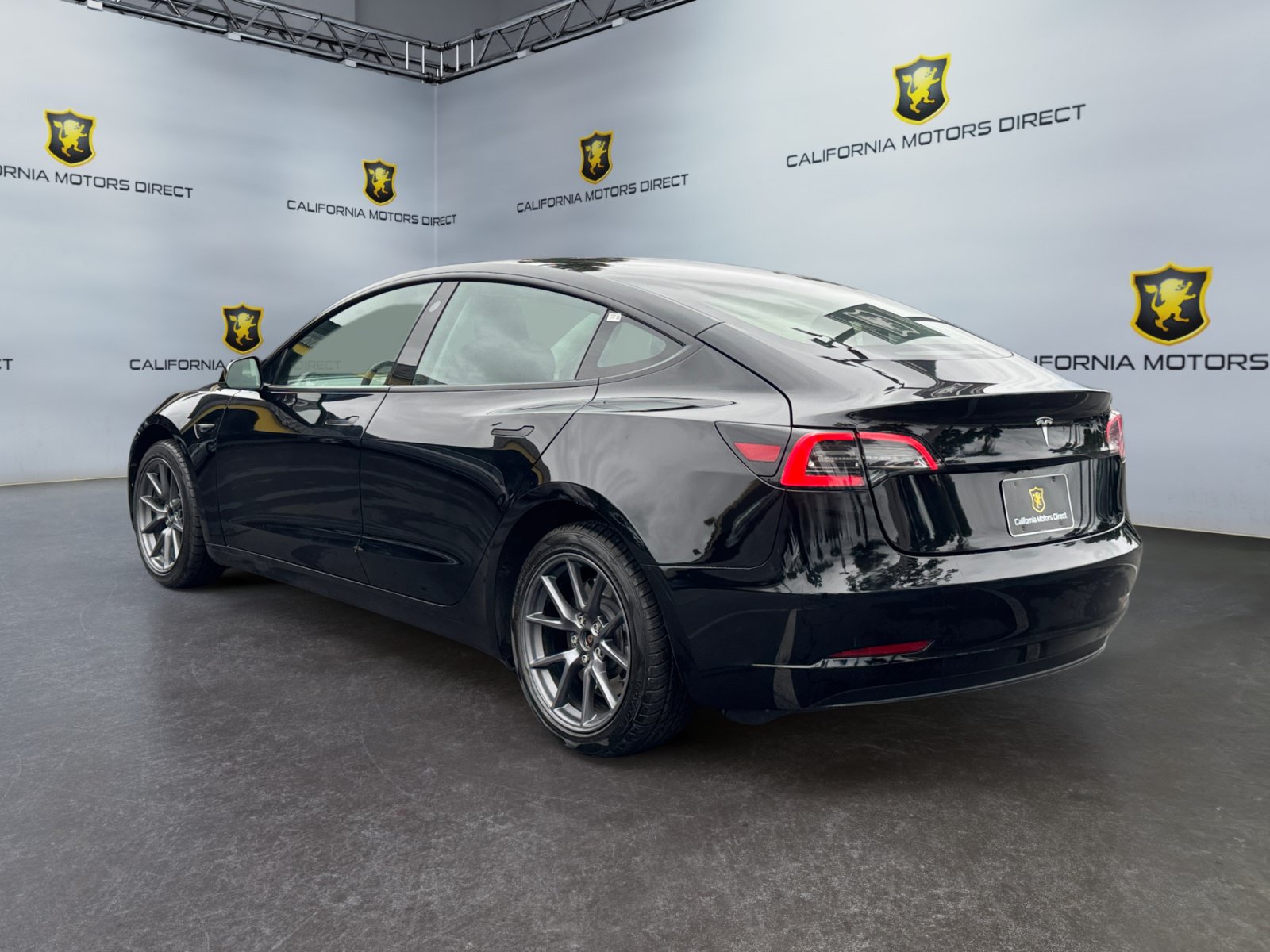 Used 2023 Tesla Model 3 Standard Range RWD image 3