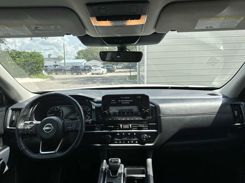 Used 2023 Nissan Pathfinder SL AWD/4WD image 14