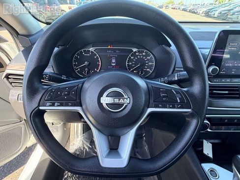 Used 2025 Nissan Altima 2.5 SV AWD/4WD image 21