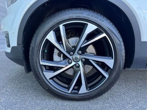 Used 2022 Volvo XC40 T4 R-Design w/ Advanced Package FWD image 8