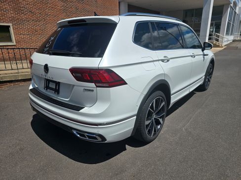 Used 2024 Volkswagen Tiguan SEL R-Line AWD/4WD image 8