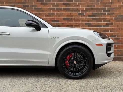 New 2025 Porsche Cayenne S AWD/4WD image 11