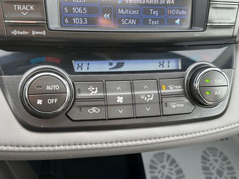 Used 2013 Toyota RAV4 XLE image 19