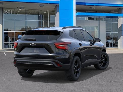 New 2026 Chevrolet Trax LT w/ Sunroof Package FWD image 4