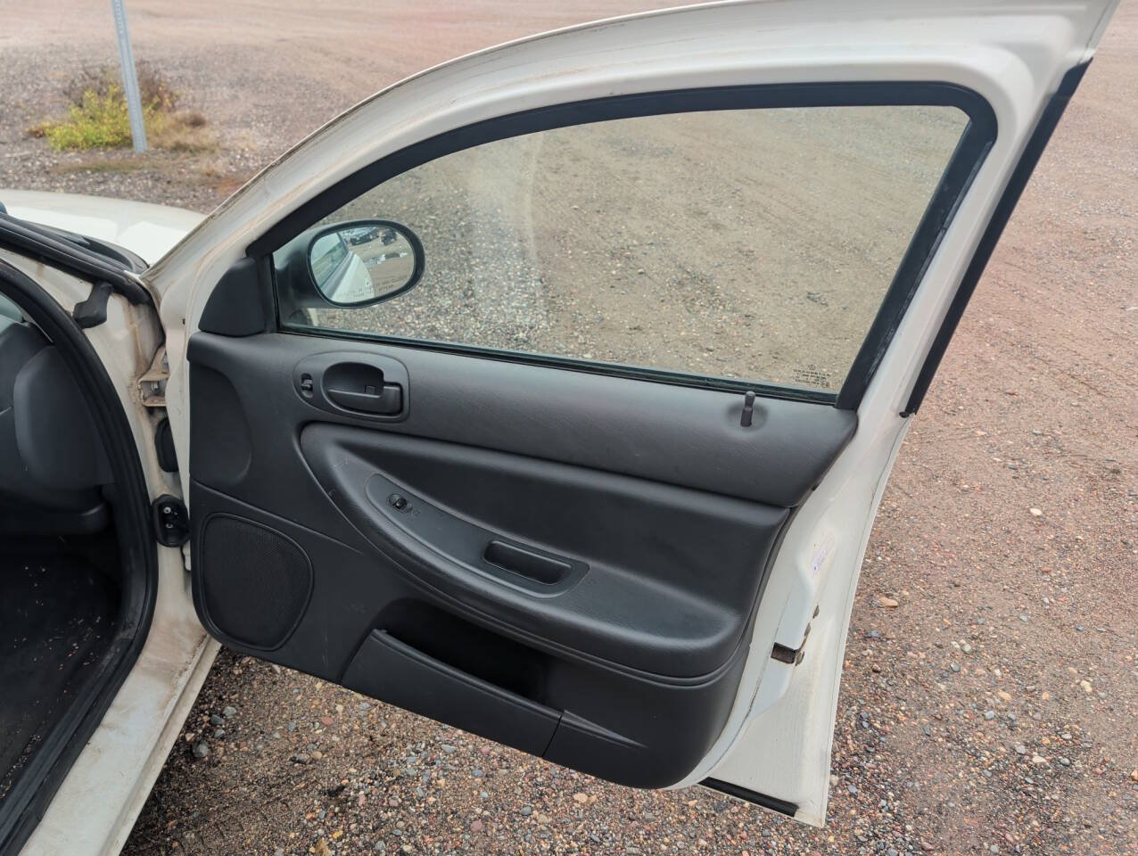Used 2005 Dodge Stratus SXT FWD image 28