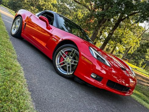 Used 2007 Chevrolet Corvette Z06 w/ Preferred Equipment Group RWD image 28