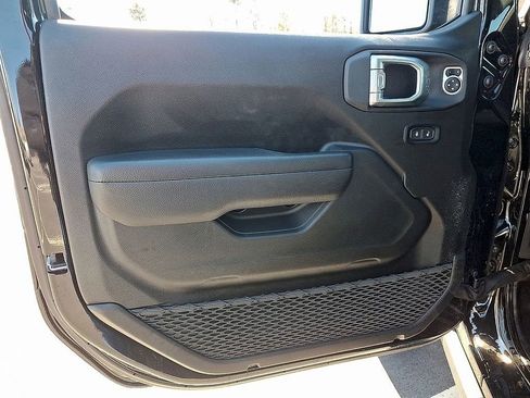 Used 2025 Jeep Wrangler Unlimited Rubicon 4xe w/ Safety Group AWD/4WD image 12