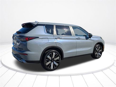 New 2026 Mitsubishi Outlander SE image 3
