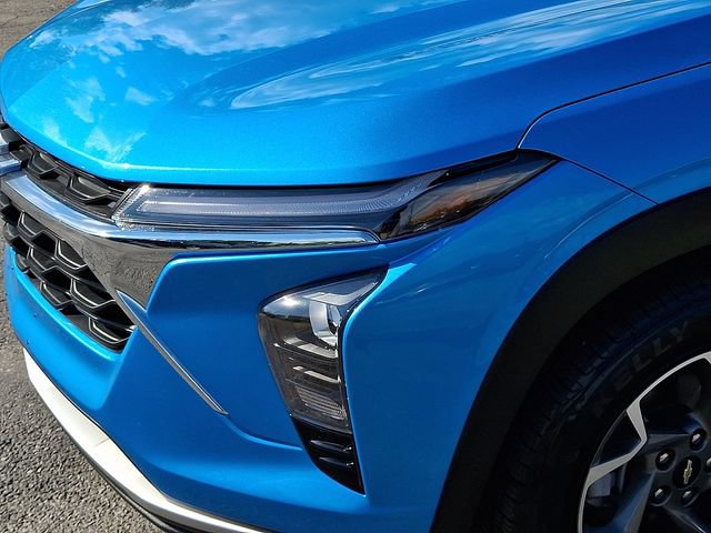 Used 2025 Chevrolet Trax LT FWD image 9