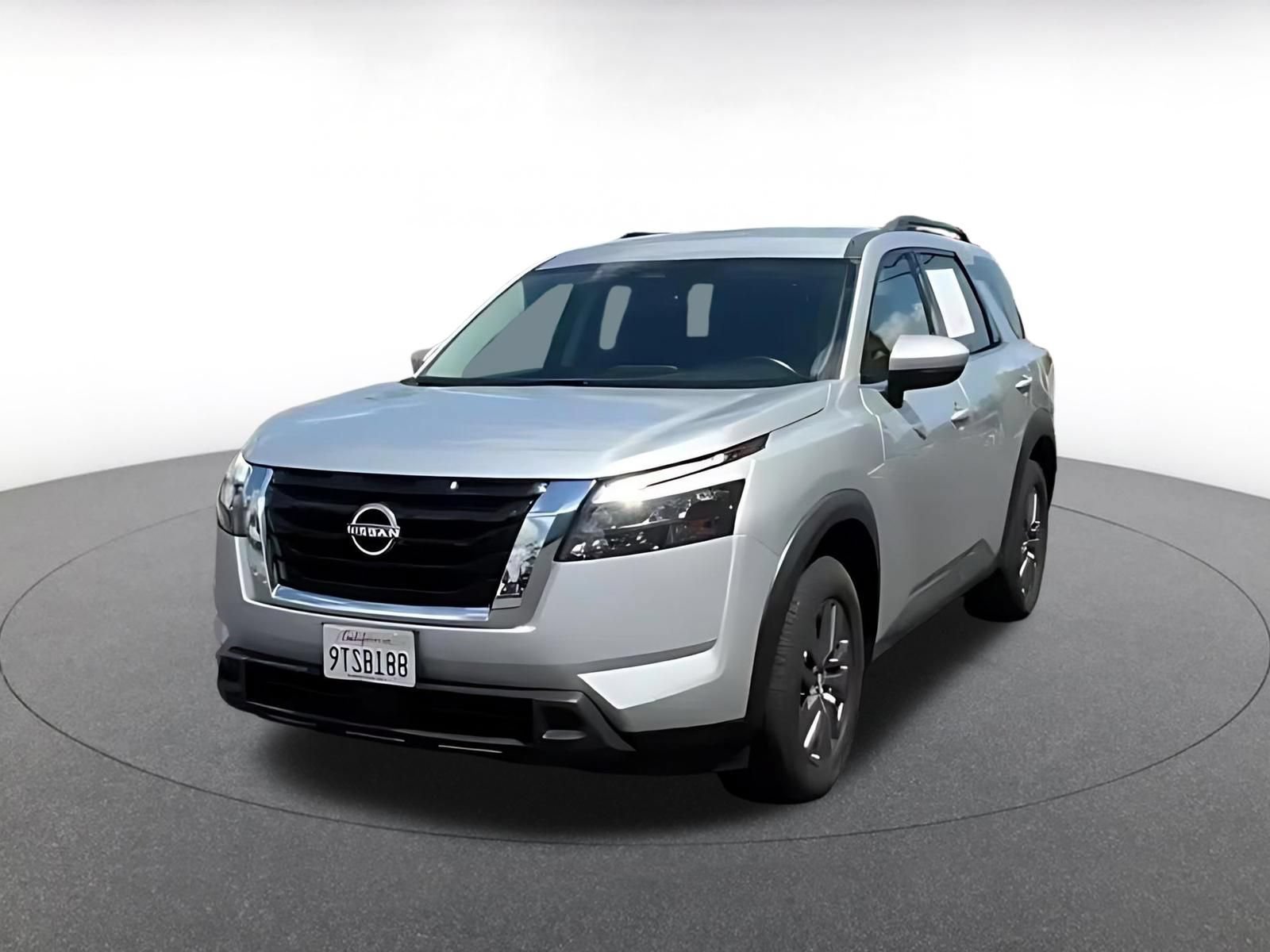 Used 2025 Nissan Pathfinder SV FWD image 6