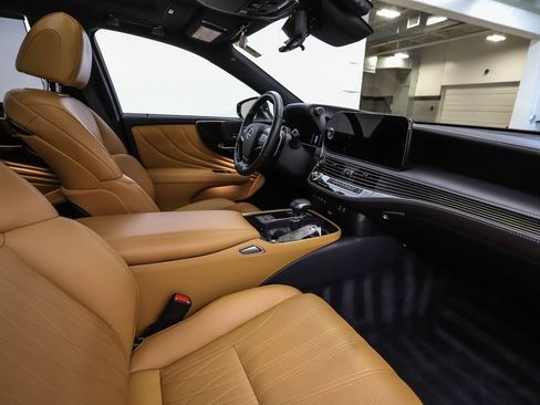 Used 2024 Lexus LS 500 AWD w/ Luxury Package image 28