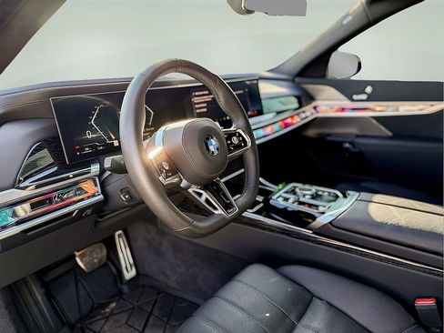 Used 2025 BMW 760i xDrive w/ Executive Package image 21