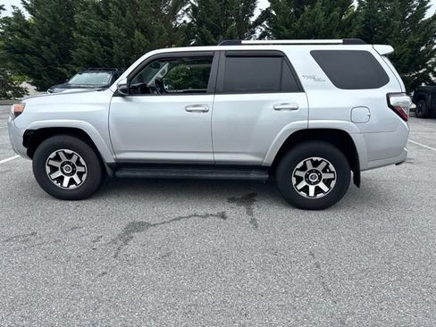 Used 2017 Toyota 4Runner TRD Off-Road Premium AWD/4WD image 7