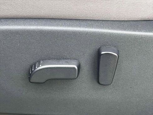 Used 2022 Nissan Frontier SV w/ Technology Package image 19