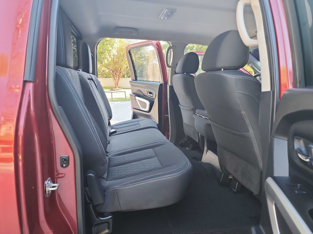 Used 2019 Nissan Titan SV AWD/4WD image 32