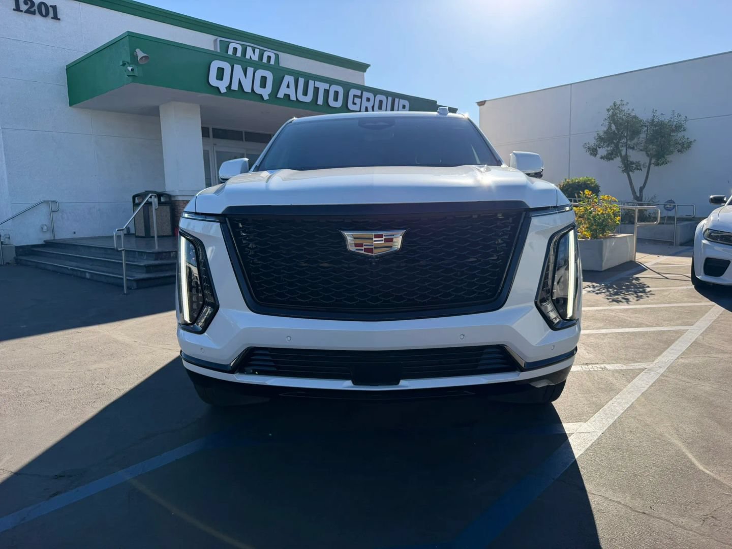 Used 2025 Cadillac Escalade ESV Sport AWD/4WD image 2
