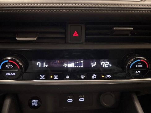 Used 2024 Nissan Rogue SV image 19