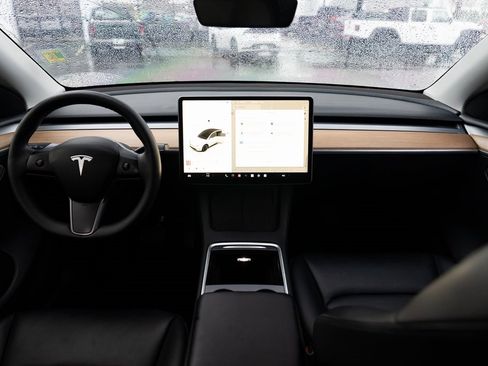 Used 2023 Tesla Model Y Long Range image 8