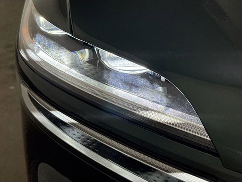 Used 2023 Genesis GV70 2.5T w/ Advanced Package image 39