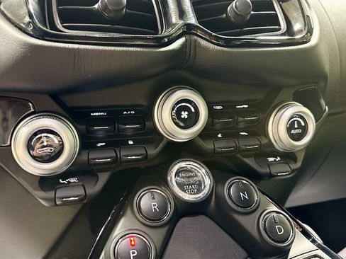 Used 2020 Aston Martin V8 Vantage Coupe RWD image 17