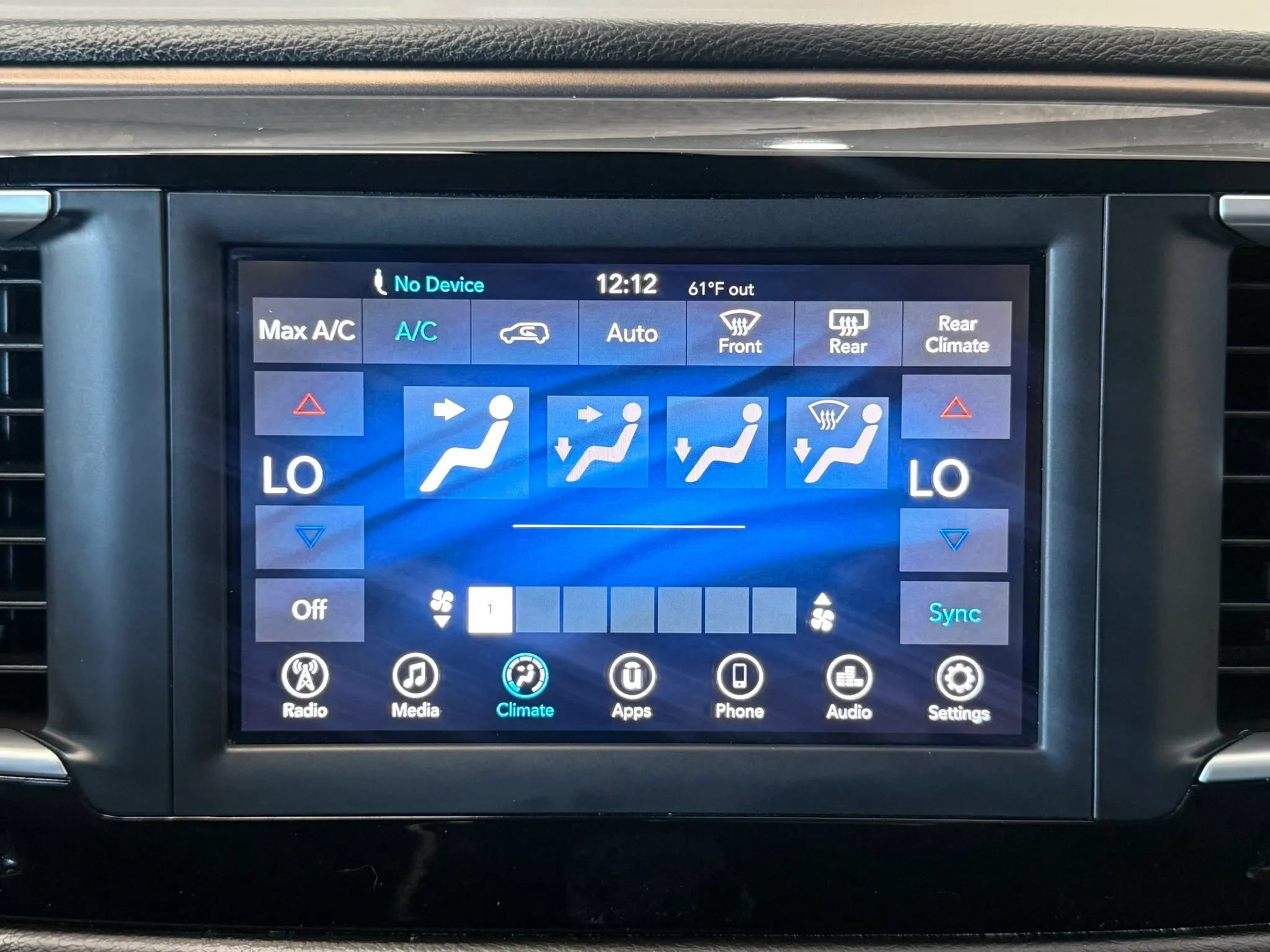 Used 2018 Chrysler Pacifica Touring Plus w/ Tire & Wheel Group FWD image 17