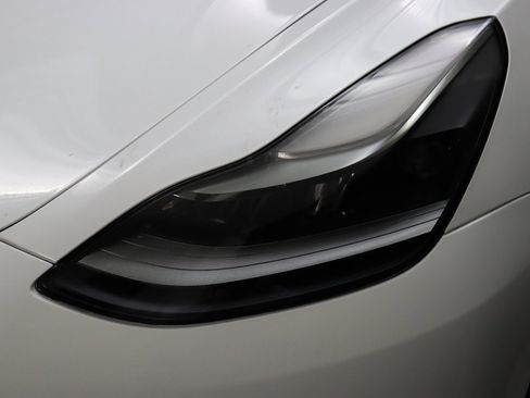 Used 2023 Tesla Model 3 Standard Range image 17