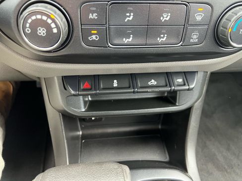 Used 2020 GMC Canyon 2WD Crew Cab w/ Convenience Package image 24