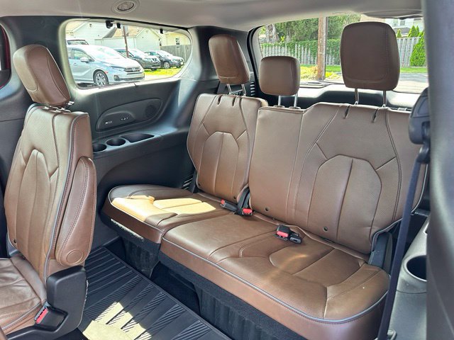 Used 2019 Chrysler Pacifica Limited w/ Tire & Wheel Group FWD image 22