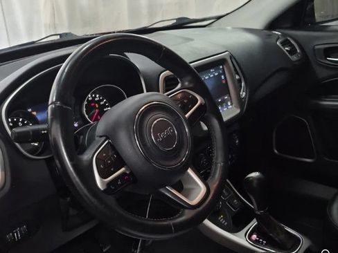 Used 2018 Jeep Compass Latitude w/ Popular Equipment Group AWD/4WD image 9