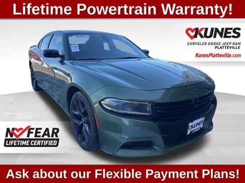 Used 2022 Dodge Charger SXT w/ Blacktop Package image 3
