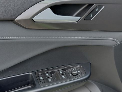 New 2026 Volkswagen Taos SE FWD image 19