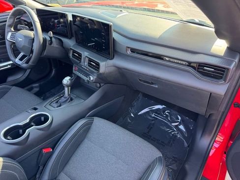Used 2025 Ford Mustang Convertible RWD image 5