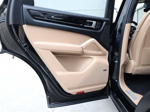 Used 2019 Porsche Cayenne AWD/4WD image 50
